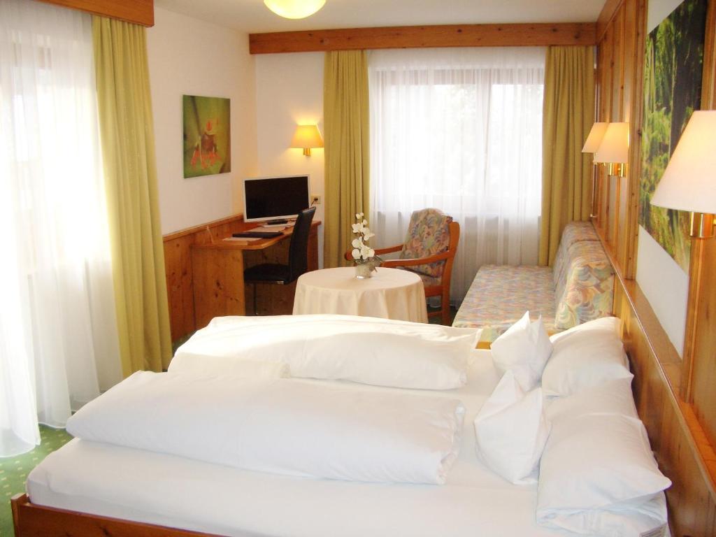 Hotel Schwarzenbergs Traube Glottertal Ruang foto